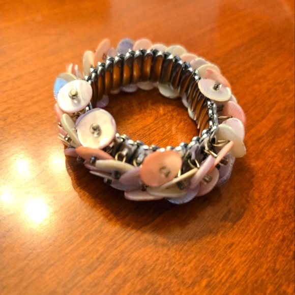 Unique Vintage Shell Disc Bracelet - Picture 2 of 7